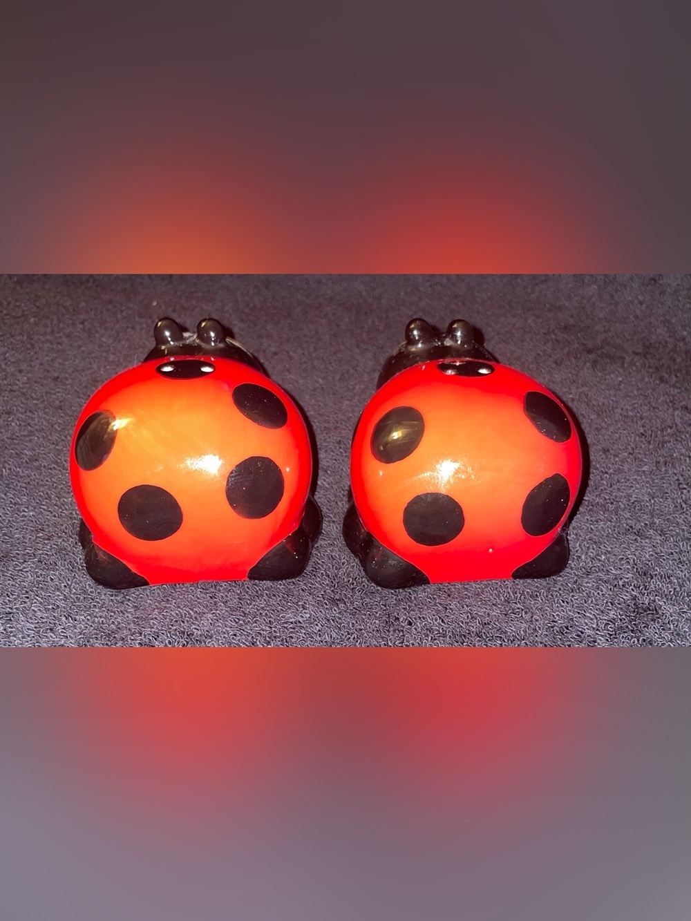 New Burton & Burton Red and Black Ladybug Salt&Pepper Shakers - Picture 2 of 6